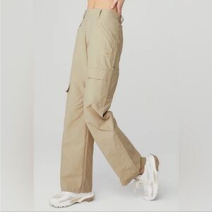 ALO Yoga The Edge Trouser Pants in sand color XS